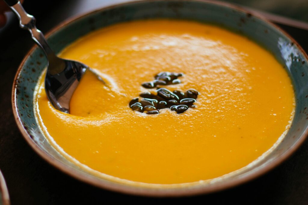 A picture of a bowl of soup.